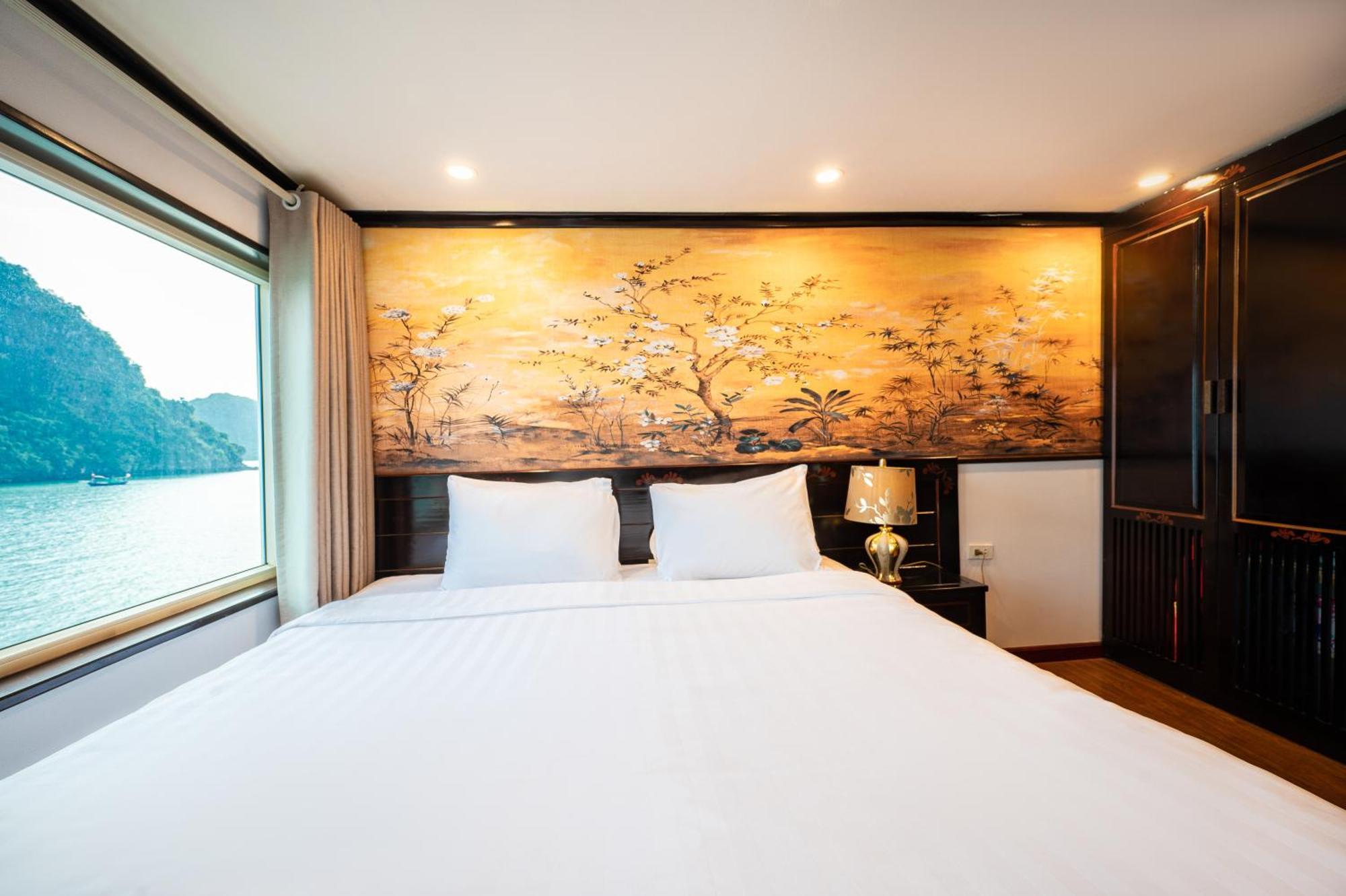 Dragon Crown Legend Cruise Hotel ฮาลอง ภายนอก รูปภาพ