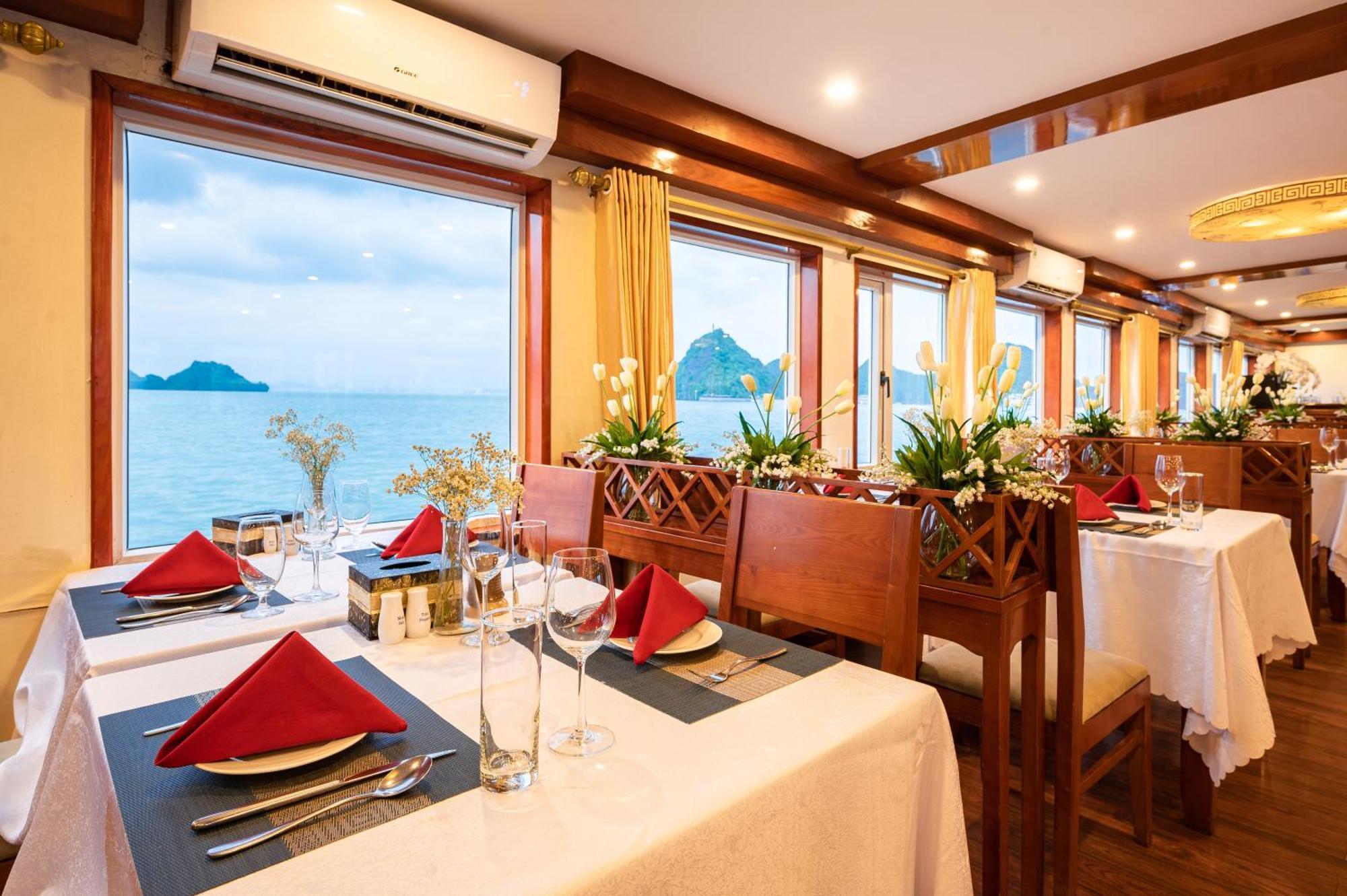 Dragon Crown Legend Cruise Hotel ฮาลอง ภายนอก รูปภาพ