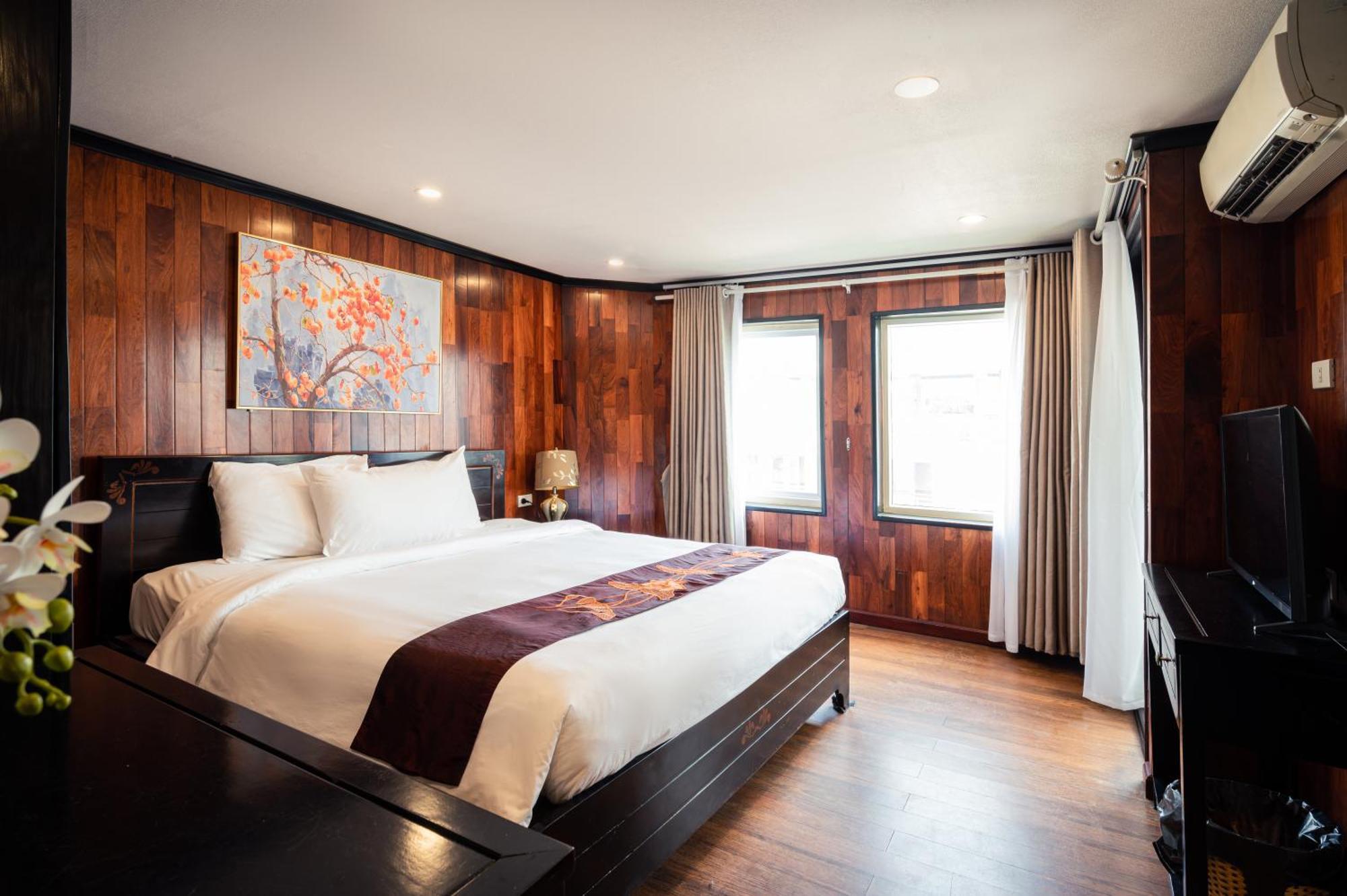Dragon Crown Legend Cruise Hotel ฮาลอง ภายนอก รูปภาพ