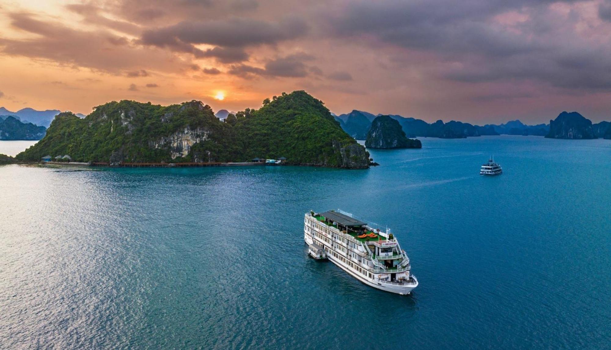 Dragon Crown Legend Cruise Hotel ฮาลอง ภายนอก รูปภาพ